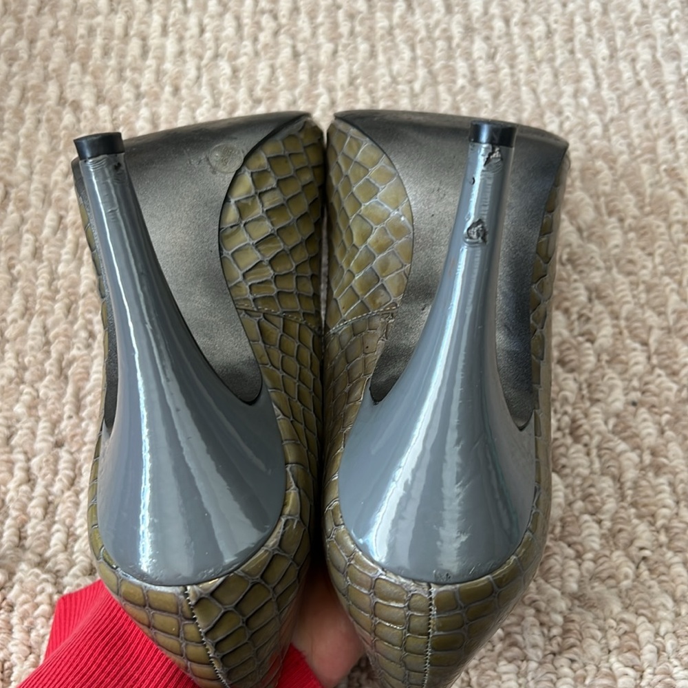 Women’s Heels - Picture 9 of 11
